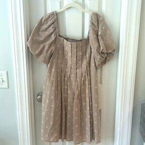 Cute M beige dress